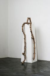Mirko Bratuša: Hladni torzo, 2010, bron, kerok in električni grelci, 168x79x54cm Mirko Bratuša: Hladni torzo, 2010, bron, kerok in električni grelci, 168x79x54cm