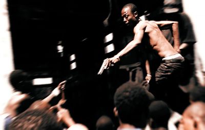 Prizor iz filma Duhovi Cit&eacute; Soleila, o enem izmed najbednejših slumov, delu Port-au-Princa na Haitiju