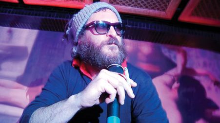 Še sem tu: Joaquin Phoenix Še sem tu: Joaquin Phoenix