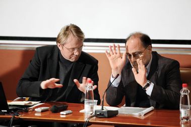 Minister za razvoj Mitja Gaspari je v petek, 21. januarja, prišel na posvet stranke Zares. Morda bi bilo koristno, če bi obiskal tudi druge stranke.