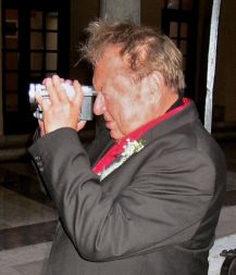 Boštjan Hladnik, režiser filmov Ples v dežju, Peščeni grad, Sončni krik, Maškarada, Ko pride lev, Bele trave, Ubij me nežno, Čas brez Pravljic Boštjan Hladnik, režiser filmov Ples v dežju, Peščeni grad, Sončni krik, Maškarada, Ko pride lev, Bele trave, Ubij me nežno, Čas brez Pravljic