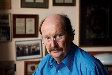 /media/www/slike.old/mladina/intervjuedzard_ernst_2008.jpg