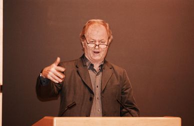 /media/www/slike.old/mladina/intervjujonathan_schell.jpg