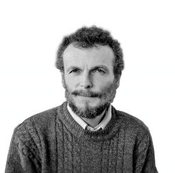 Dr. Dragan Petrovec je izredni profesor in raziskovalec na Inštitutu za kriminologijo pri Pravni fakulteti v Ljubljani
