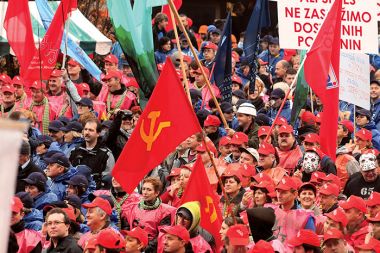 | © Borut Peterlin /media/www/slike.old/mladina/komentarjoe_vogrincidemonstracijeb5.jpg