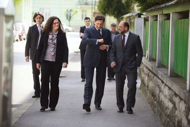 Ko udari desnica: Obisk vodje skupine naprednega zavezništva socialistov in demokratov v Evropskem parlamentu Martina Schulza pri Borutu Pahorju Ko udari desnica: Obisk vodje skupine naprednega zavezništva socialistov in demokratov v Evropskem parlamentu Martina Schulza pri Borutu Pahorju