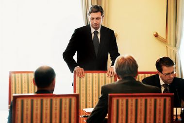 Kdo najraje kaže s prstom in kdo je najbolj moralen? Borut Pahor, Janez Janša in Gregor Golobič na srečanju o sporazumu med Slovenijo in Hrvaško. Kdo najraje kaže s prstom in kdo je najbolj moralen? Borut Pahor, Janez Janša in Gregor Golobič na srečanju o sporazumu med Slovenijo in Hrvaško.