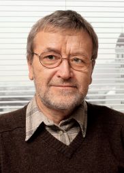 Dr. Dušan Keber, nekdanji strokovni direktor Kliničnega centra in nekdanji minister za zdravje, danes svetovalec Svetovne banke. Dr. Dušan Keber, nekdanji strokovni direktor Kliničnega centra in nekdanji minister za zdravje, danes svetovalec Svetovne banke.