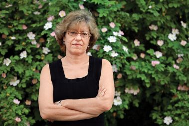 Prof. dr. Tanja Rener, Fakulteta za družbene vede v Ljubljani: &raquo;Nagibam se k prepovedi nadomestnega materinstva, ker je zlorab tam, kjer je ta praksa dovoljena, odločno preveč.&laquo;
