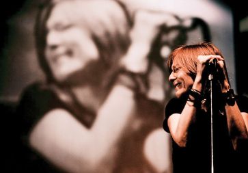 Beth Gibbons, melanholični vokal bristolske skupine Portishead, ki se vrača po desetih letih premora.