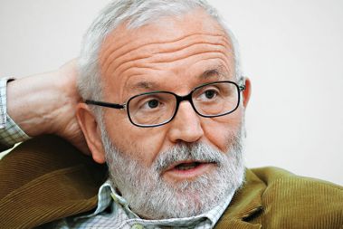 &raquo;Ustanavljanje kakršnihkoli novih agencij se mi ne zdi smiselno. Edina korist od njih je ustvarjanje novih delovnih mest.&laquo; - Jože Mencinger, Ekonomski Inštitut Pravne Fakultete