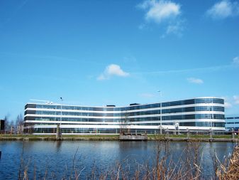 Poslovna stavba TransPort ob amsterdamskem letališču Schipol, prejemnica certifikatov BREEAM in LEED. Poslovna stavba TransPort ob amsterdamskem letališču Schipol, prejemnica certifikatov BREEAM in LEED.