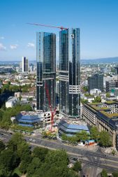 Stolpnici Deutsche Bank v Frankfurtu. Primer trajnostne prenove obstoječe zgradbe. Prejemnici pred-certifikata DGNB za projekt obnove. Stolpnici Deutsche Bank v Frankfurtu. Primer trajnostne prenove obstoječe zgradbe. Prejemnici pred-certifikata DGNB za projekt obnove.