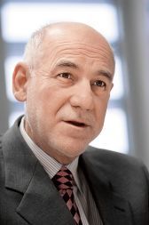 Marjan Senjur, Ekonomska fakulteta v Ljubljani, član vladnega strateškega sveta za gospodarski razvoj: &raquo;Slaba gibanja v tekočem računu plačilne bilance so že izničila pozitivne učinke visoke gospodarske rasti.&laquo;