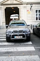 Bi relativne kazni pomenile, da tisti z dragimi avtomobili za napačno parkiranje plačajo več kot oni drugi?
