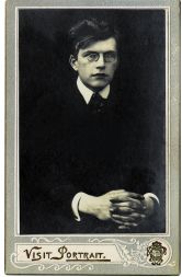 Vladimir Levstik okoli leta 1915