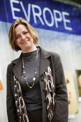 »Socialna podjetja prispevajo k ponovni integraciji deprivilegiranih skupin na trgu dela. Zagotavljajo zelo specifične storitve, ki so družbeno koristne. Pripomorejo k zmanjševanju neformalnega (črnega ali sivega) trga.« – Antonella Noya, OECD »Socialna podjetja prispevajo k ponovni integraciji deprivilegiranih skupin na trgu dela. Zagotavljajo zelo specifične storitve, ki so družbeno koristne. Pripomorejo k zmanjševanju neformalnega (črnega ali sivega) trga.« – Antonella Noya, OECD
