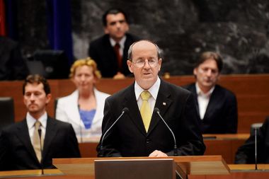 Govor predsednika državnega zbora dr. Franceta Cukjatija o tem, da mora vlada pri pregonu kriminala poslušati ljudstvo, se zdi prvemu predsedniku državnega zbora v Sloveniji dr. Francetu Bučarju grozljiv. &raquo;Državo bo vrag vzel, če bo šlo tako naprej!&laquo;