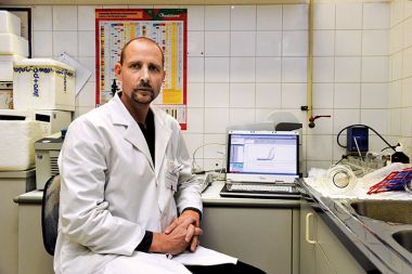 Dr. Gregor Majdič, Veterinarska fakulteta: &ldquo;Menim, da ni treba zganjati panike. Stanje vsekakor ni tako alarmantno, kot ga prikazujejo nekateri. Vsekakor pa je treba biti previden.&rdquo;