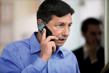&raquo;Če bodo bonitetne hiše in posledično banke sklenile, da je Slovenija država, v kateri je vgrajena sistemska blokada proti spremembam, ki so nujno potrebne, potem nam bodo denar morda še posojale, toda ta bo bistveno dražji,&laquo; opozarja predsednik vlade Borut Pahor.