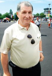 Jože Kozmus. Bivši dolgoletni direktor. Prodajalec. Jože Kozmus. Bivši dolgoletni direktor. Prodajalec.