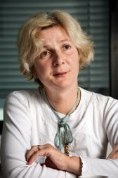 &ldquo;Za današnjo RTV Slovenija bi lahko namesto izraza javna televizija uporabili izraz državna televizija, a recimo, da gre za televizijo, v kateri ima politika izjemno velik vpliv.&rdquo; - Dr. Sandra Bašič Hrvatin