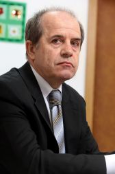 Ivan Svetlik, minister za delo, družino in socialne zadeve: &raquo;Od 18 do 20 odstotkov javnih sredstev trošimo na neprimeren način.&laquo;