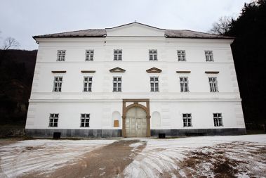 Zastavljeno: Samostan Studenice. Zastavljeno: Samostan Studenice.