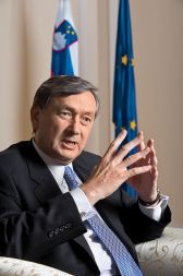 /media/www/slike.old/mladina/vint_20081202_7932.jpg