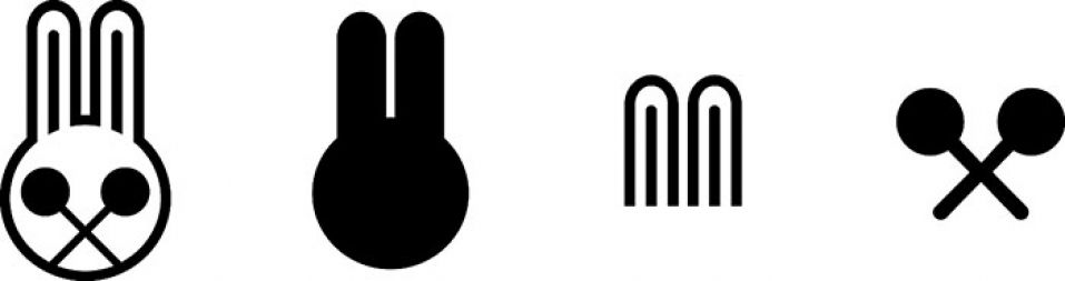 Evolucija logotipa: prepoznavnemu zajčku z bobnarskima paličicama so se namenoma odpovedali in ostali sta samo paličici