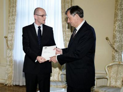 Primopredaja poročila komisije, predsednik Klemenčič in predsednik T&uuml;rk