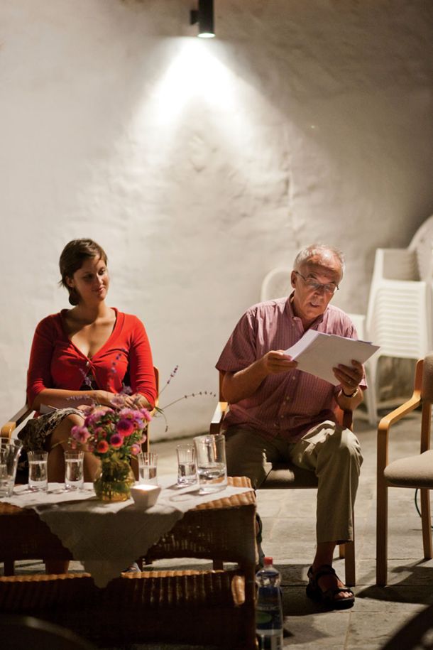 MODERATORKA STAŠA PAVLOVIĆ IN POET TOMAŽ ŠALAMUN, SLOVANSKI VEČER PRED DNEVI POEZIJE IN VINA 2011, GRAD ORMOŽ FOTO BORIS B. VOGLAR