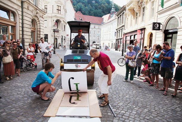 POVALJANI PLAKAT: NATEČAJ ZA PLAKAT S TEMO PROSTOVOLJSTVO IN TIPOGRAFIJA, FESTIVAL ČRK, LJ | TJAŠA ZAJC