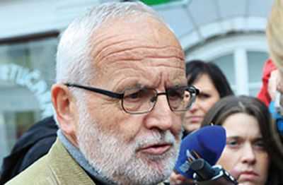 &raquo;Viranta sicer obkroža nekaj resetatorjev, ki morda celo verjamejo, kar govorijo; po njihovem so najbrž celo svetovno finančno krizo povzročili ostanki samoupravljanja in družbene lastnine.&laquo; - Dr. Jože Mencinger