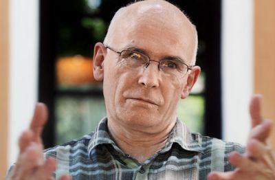 &raquo;Natanko tisti ljudje, ki so s svojimi politikami povzročili sedanjo krizo, se zdaj predstavljajo kot rešitelji, ki nas bodo odrešili posledic krize, ki so jo sami povzročili.&laquo; - Dr. Mladen Dolar